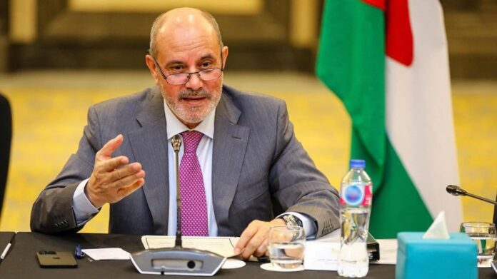 المستقل الاخباري بعد اضرابهم عن العمل.. مستثمري المناطق الحرة يبحثون مطالبهم مع وزير الصناعة والتجارة