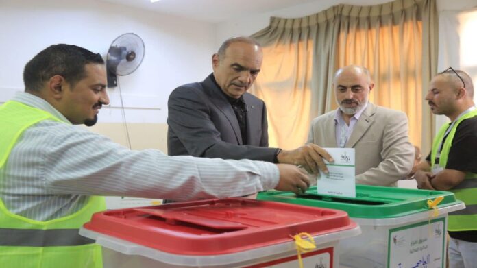 المستقل الاخباري المستقلة للانتخاب تعلق على تمزيق الخصاونة ورقة اقتراع - تفاصيل