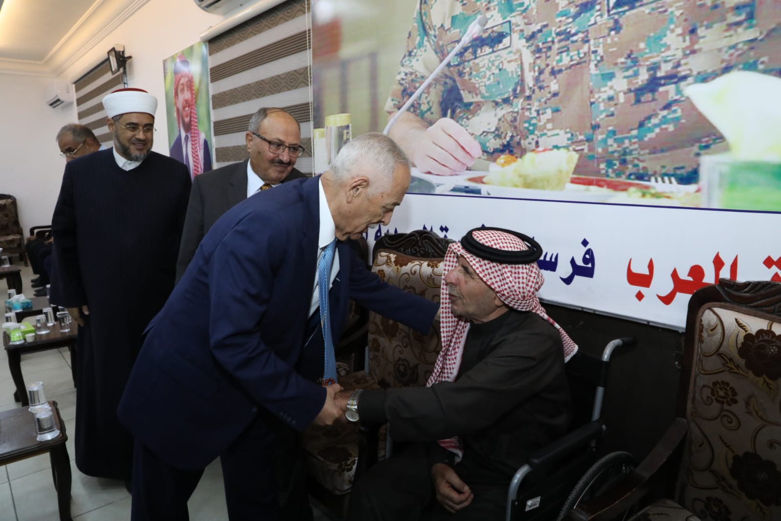 مندوبا عن الملك وولي العهد .. العيسوي يعزي عشيرتي الداوود والعواملة