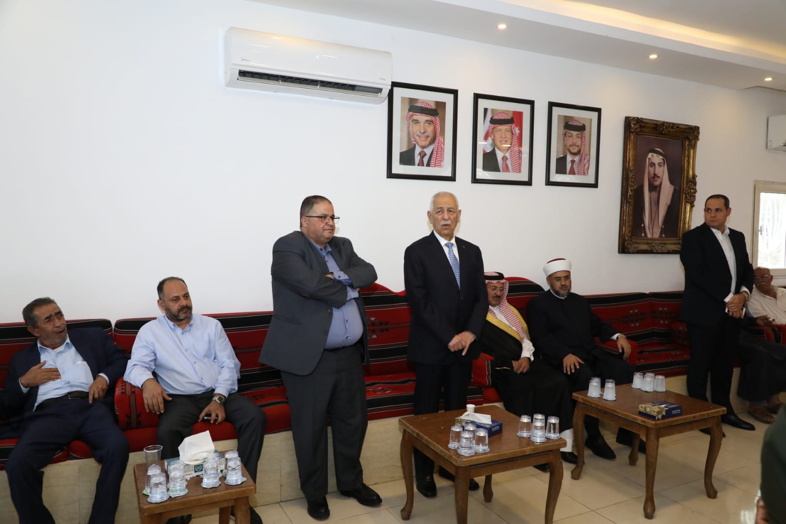 المستقل الاخباري مندوبا عن الملك وولي العهد .. العيسوي يعزي عشيرة الحنيطي وآل السمكري