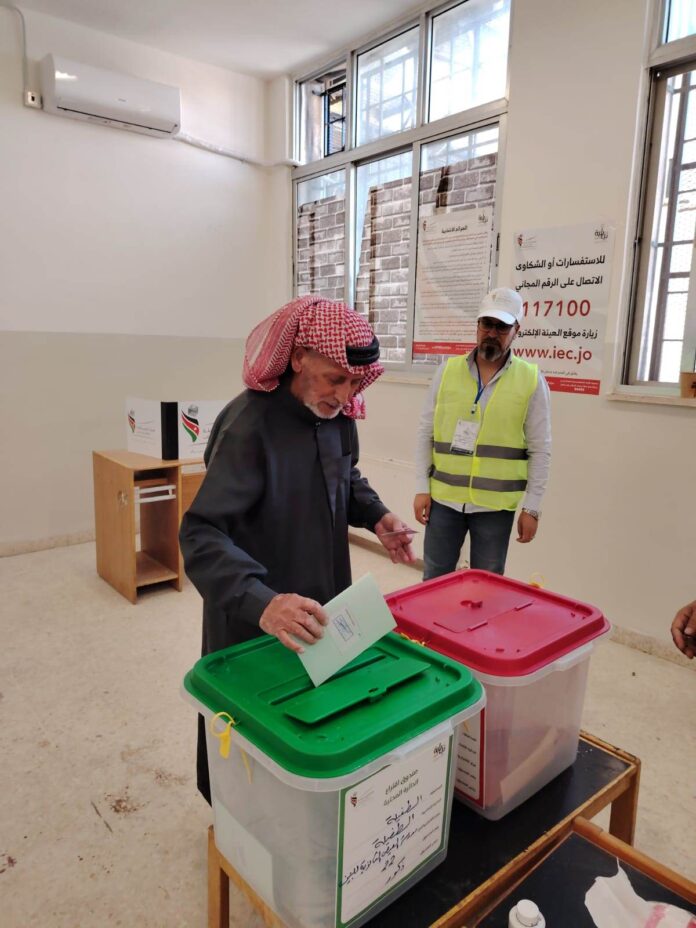 المستقل الاخباري الانتخابات النيابية : 11% نسبة التصويت في الطفيلة لغاية الـ 11صباحا