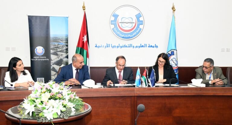 العلوم والتكنولوجيا توقع مذكرة تفاهم في دبلوماسية المياه
