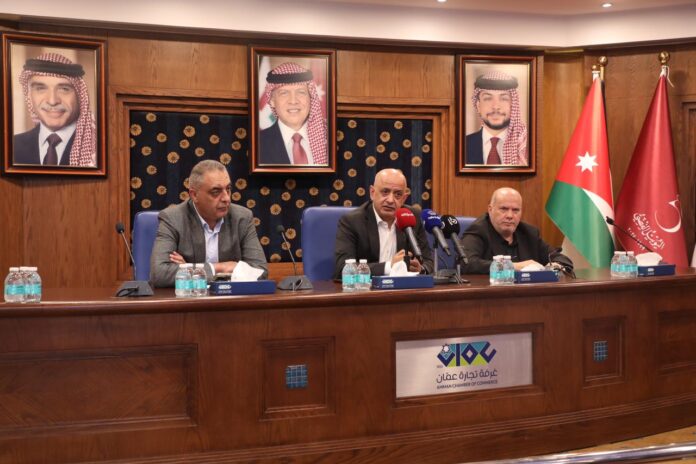 تجار السيارات يطالبون بإعاد النظر بقرار رفع الضريبة على سيارات الكهرباء تجار السيارات يطالبون بإعاد النظر بقرار رفع الضريبة على سيارات الكهرباء