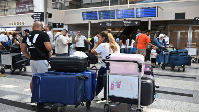 خطوط جوية عربية تعلق رحلاتها إلى بيروت