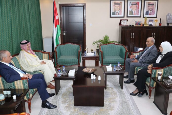 المستقل الاخباري وزير العدل وسفير مملكة البحرين يبحثان تعزيز التعاون بين البلدين المستقل الاخباري وزير العدل وسفير مملكة البحرين يبحثان تعزيز التعاون بين البلدين