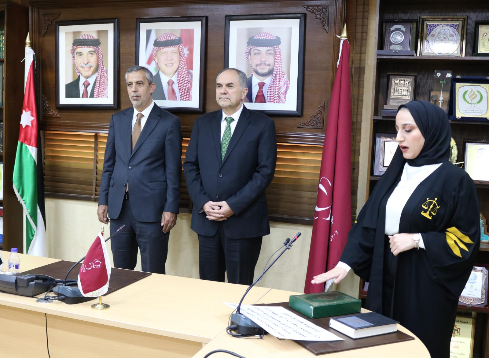 محامون يؤدون اليمين القانونية امام وزير العدل