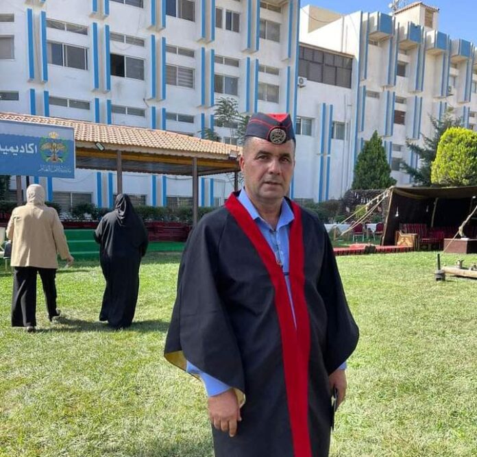 عبد السلام الثوابية يهنئ المقدم فريد الثوابية بالماجستير