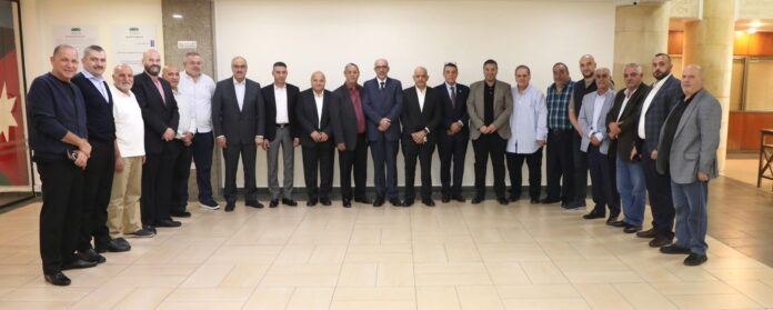 تجارة عمان : تأجيل العمل بقرار اغلاق المحلات التجارية تجارة عمان : تأجيل العمل بقرار اغلاق المحلات التجارية