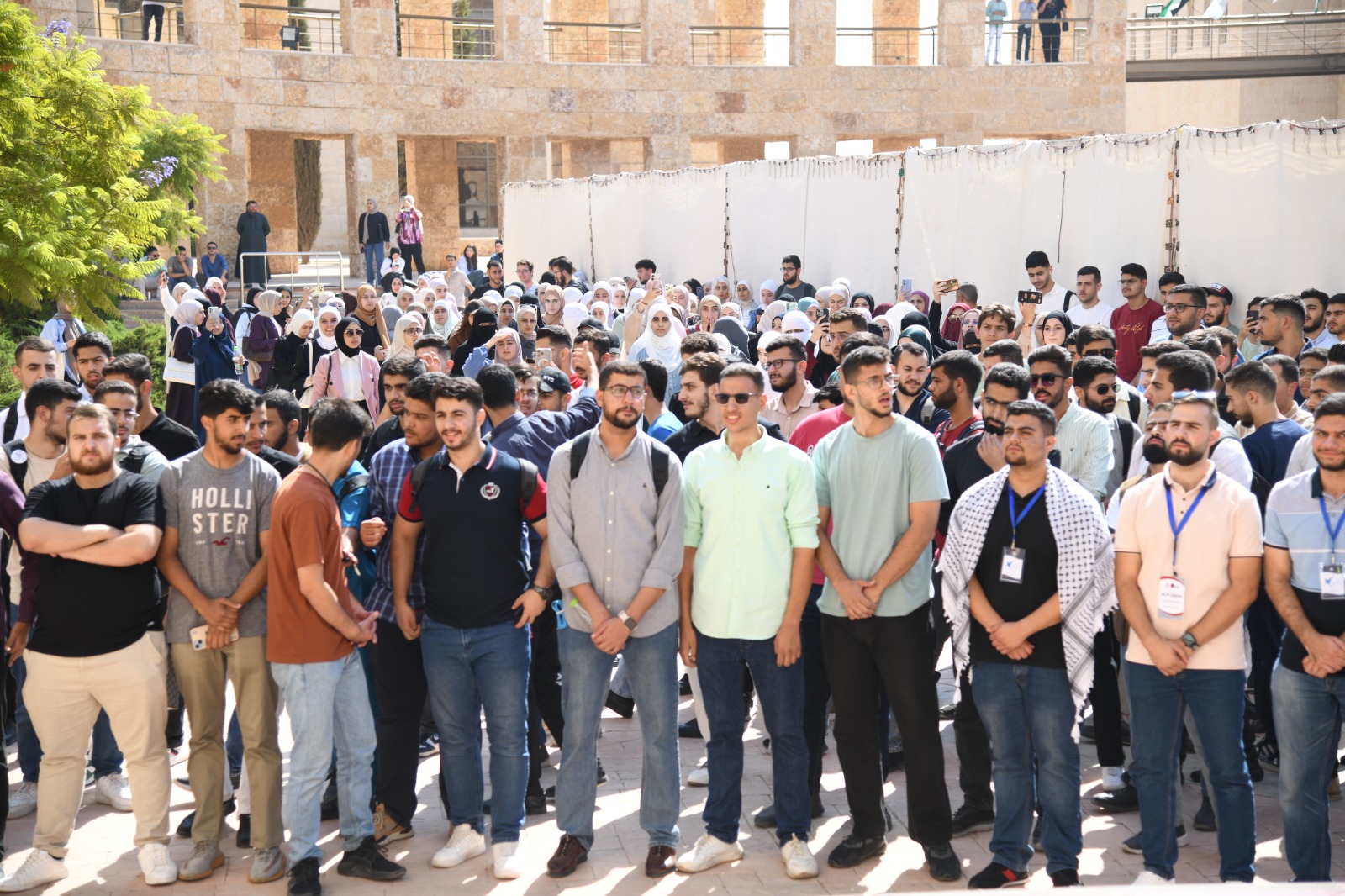 وقفة تضامنية حاشدة في جامعة العلوم والتكنولوجيا نصرة لصمود أهلنا في غزة