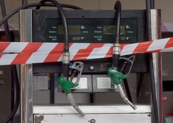 هل ستقفل محطات المحروقات أبوابها أمام المواطنين اعتباراً من الأحد؟