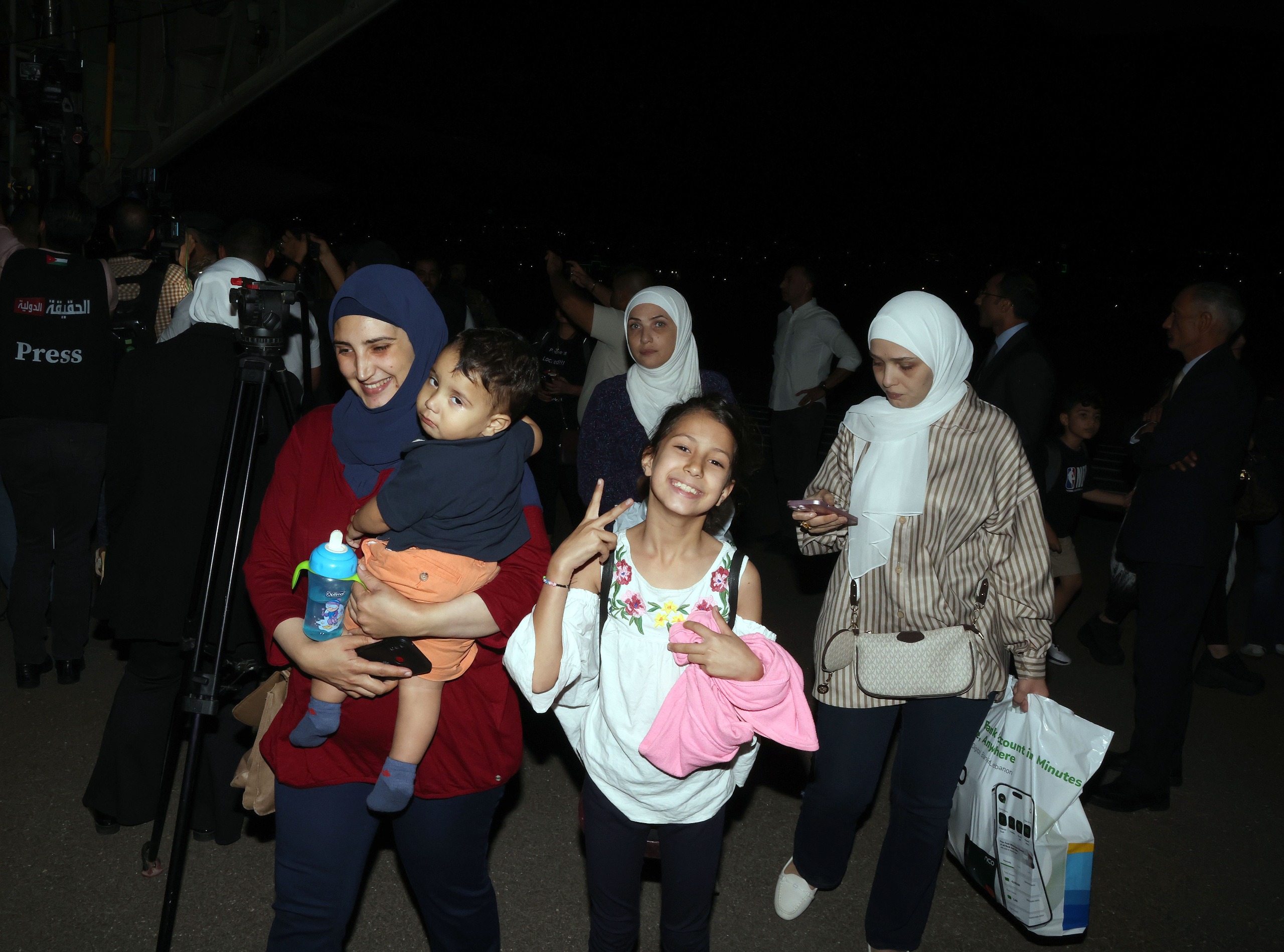 بتوجيهات ملكية .. إخلاء 44 أردنيا من لبنان - صور