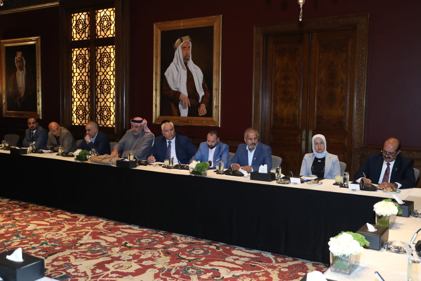 العيسوي يلتقي وجهاء وممثلين عن أبناء وبنات الطفيلة