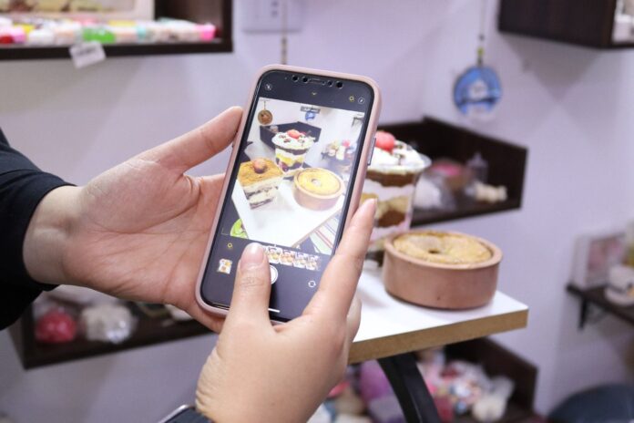 تدريبات متخصصة في بناء الهوية البصرية لـ 25 مشروع صغير ومنزلي باربد