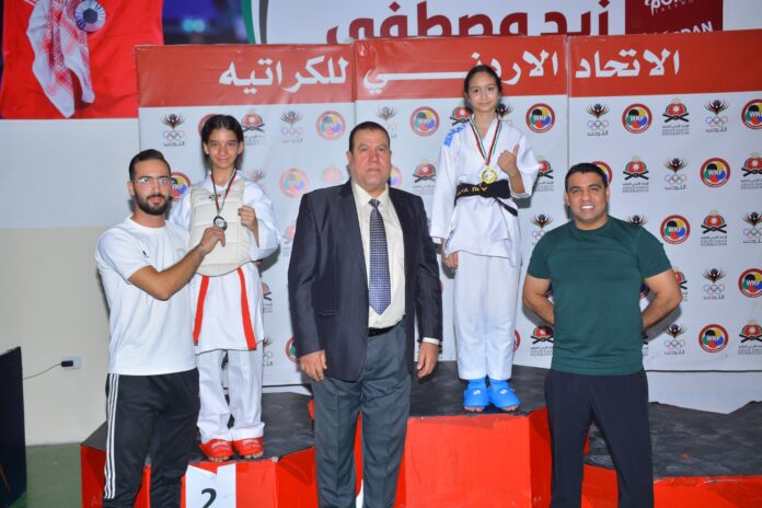 اللاعبة ليان احمد البشتاوي تظفر بالميدالية الذهبية في بطولة المملكة للكراتيه - صور