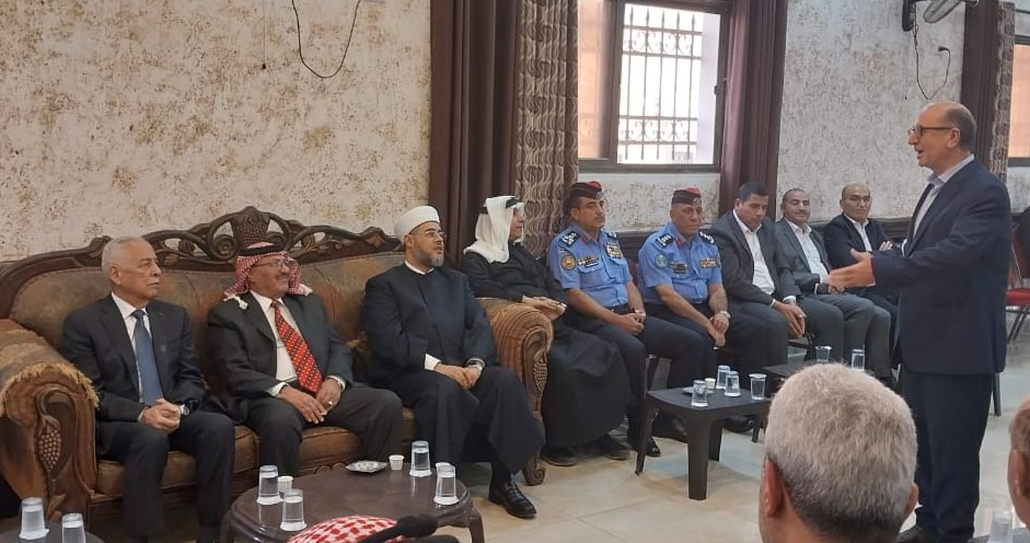 مندوبا عن الملك وولي العهد .. العيسوي يعزي المعايطة والهبارنة والدوايمة