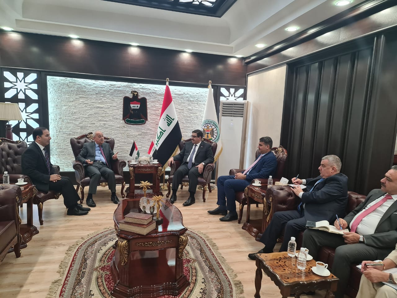 الجغبير : اجتماع لتعزيز العلاقات الاقتصادية الاردنية العراقية - تفاصيل