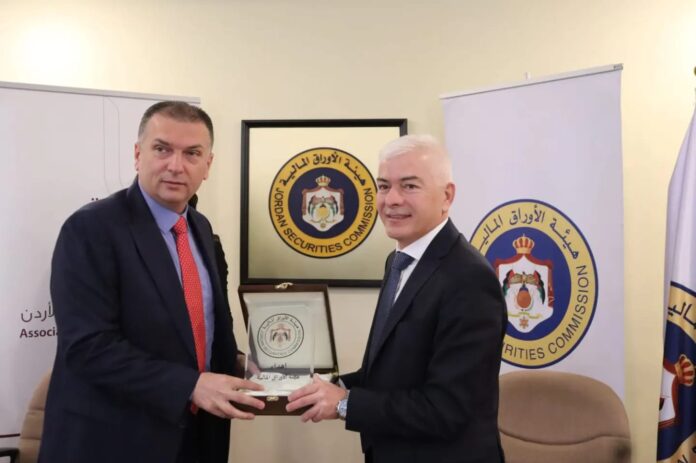 هيئة الأوراق المالية وجمعية البنوك توقعان مذكرة تفاهم - صور