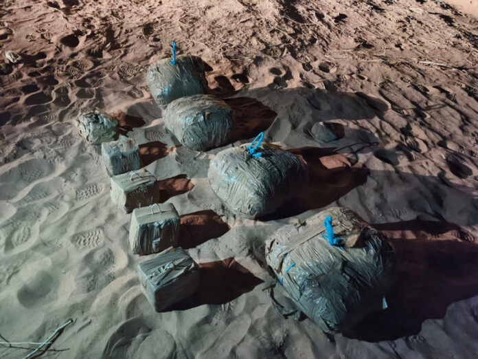 المنطقة العسكرية الجنوبية تحبط محاولة تهريب مواد مخدرة بواسطة طائرتين مسيرتين المنطقة العسكرية الجنوبية تحبط محاولة تهريب مواد مخدرة بواسطة طائرتين مسيرتين