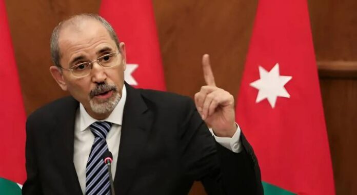 الصفدي يؤكد ضرورة إطلاق تحرك دولي فوري لوقف التصعيد الخطير في المنطقة