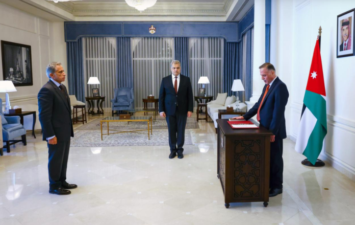 الدغمي يؤدي القسم القانوني رئيساً لديوان التشريع والرأي