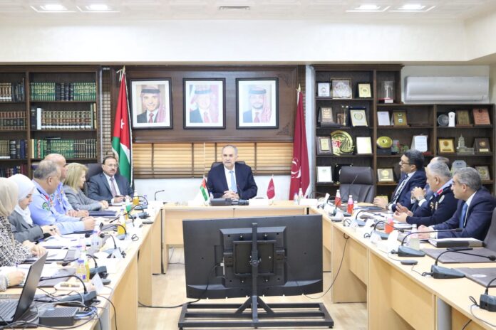 التلهوني يترأس اجتماع حول تعزيز العقوبات البديلة في قطاع العدالة