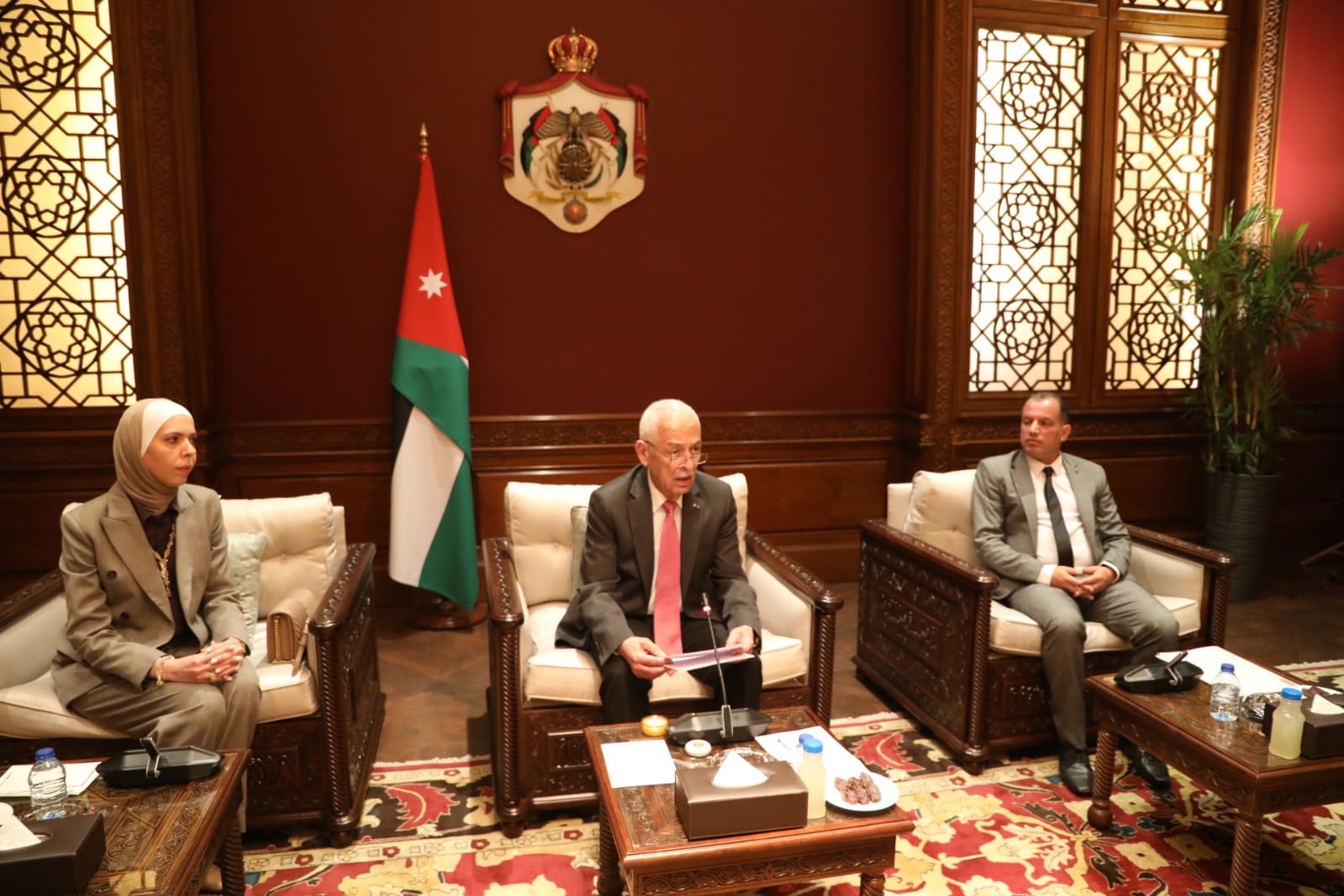 العيسوي يلتقي وفدا من جامعة العلوم التطبيقية وشباب عجلون