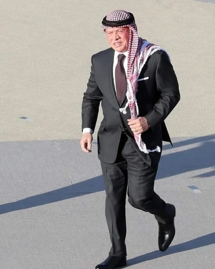 الملك يعود إلى أرض الوطن بعد زيارة الى الامارات