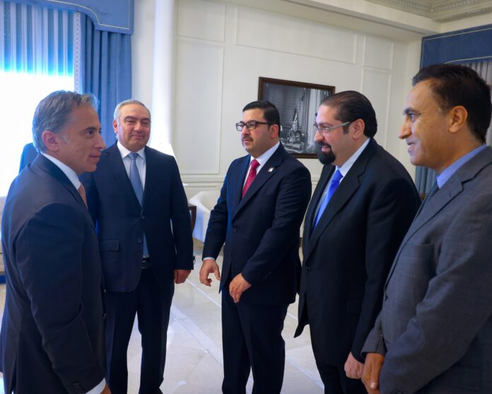 العدوان والمحادين والهباهبة يؤدون القسم القانوني امام رئيس الوزراء - صور