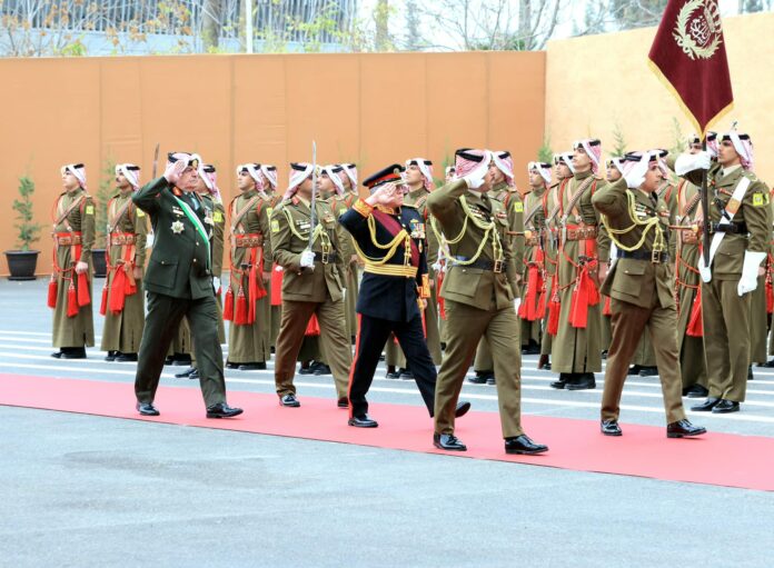 الدلايكة يكتب : ادوا التحية للعلم