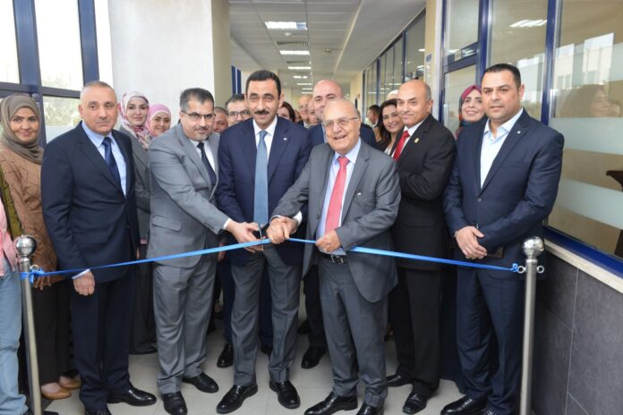 مهيدات يفتتح وحدة الخلايا في جامعة البترا - صور