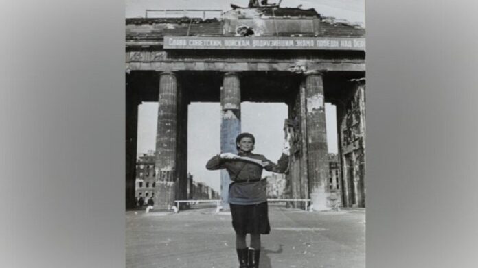 وفاة صاحبة إحدى أشهر الصور في تاريخ الحرب العالمية الثانية وفاة صاحبة إحدى أشهر الصور في تاريخ الحرب العالمية الثانية