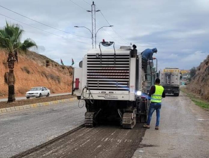 الأشغال تباشر بصيانة طريق الستين غربي إربد