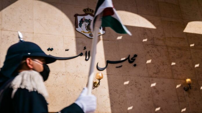 الملك يفتتح اليوم الدورة العادية الأولى لمجلس الأُمة الملك يفتتح اليوم الدورة العادية الأولى لمجلس الأُمة