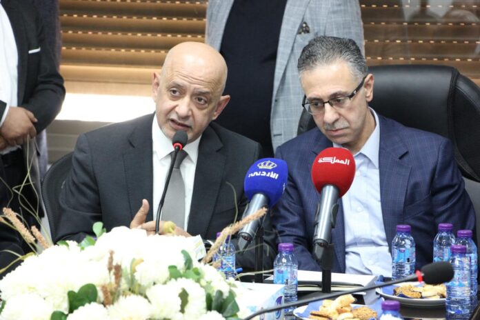 الحاج توفيق : الشاحنات الاردنية ستدخل الاراضي السورية غداً