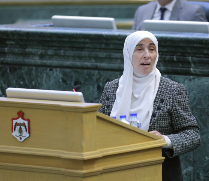 النائب ديمة طهبوب تمطر وزير العمل بـ(13) استفسار بسؤال نيابي هام - تفاصيل النائب ديمة طهبوب تمطر وزير العمل بـ(13) استفسار بسؤال نيابي هام - تفاصيل