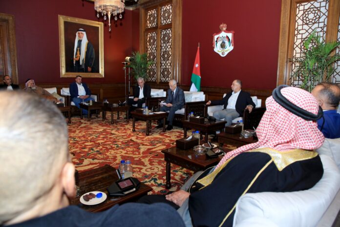 العيسوي : الاردن يزداد قوة بوقوف الاردنيين خلف الملك - صور