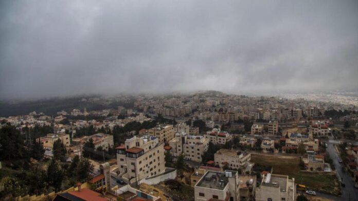 اجواء باردة نسبياً فوق المرتفعات العالية