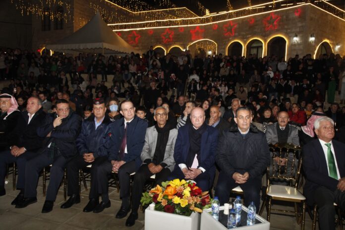 الفايز يرعى احتفال الفحيص بإضاءة شجرة عيد الميلاد الفايز يرعى احتفال الفحيص بإضاءة شجرة عيد الميلاد