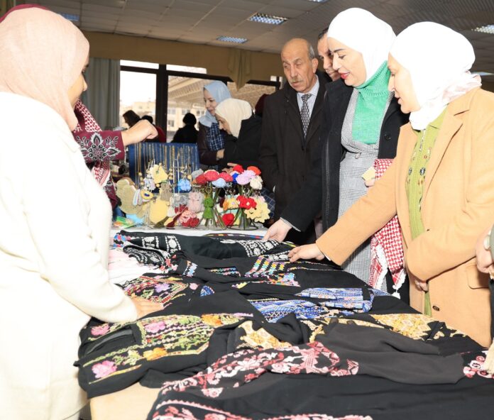 بني مصطفى تفتتح البازار الخيري لملتقى همم في اربد بني مصطفى تفتتح البازار الخيري لملتقى همم في اربد
