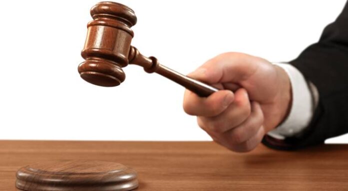 تخفيض عقوبة متهم بالاحتيال لمدة عام واحد .. والسبب ؟؟