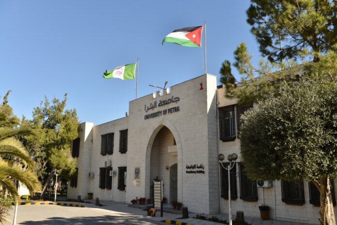 جامعة البترا تحصد المركز الخامس بين الجامعات الأردنية في تصنيف  جامعة البترا تحصد المركز الخامس بين الجامعات الأردنية في تصنيف