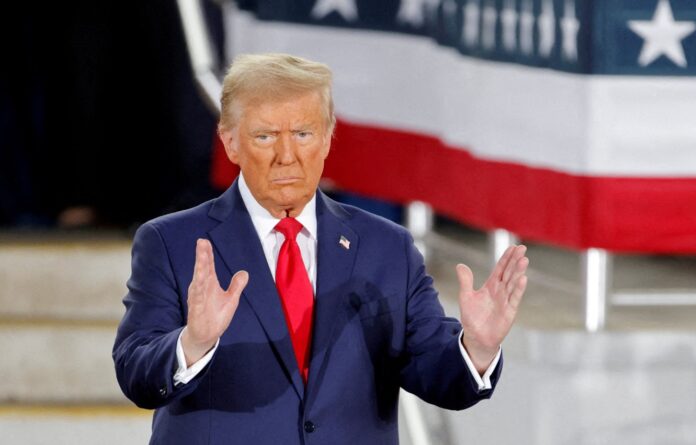 ترامب يعلق على انهيار 