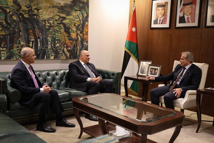 لماذا التقى رئيس الوزراء بـ