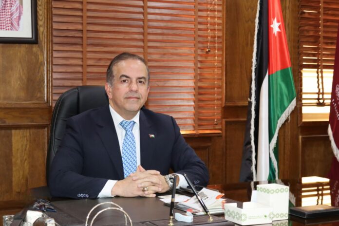 الطيب يرجح البدء باصدار الجواز الالكتروني خلال الربع الاول من العام 2025