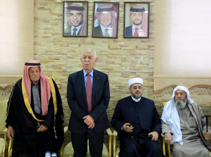 مندوبا عن الملك وولي العهد .. العيسوي يعزي الزعبي وأبو زيد ويانس