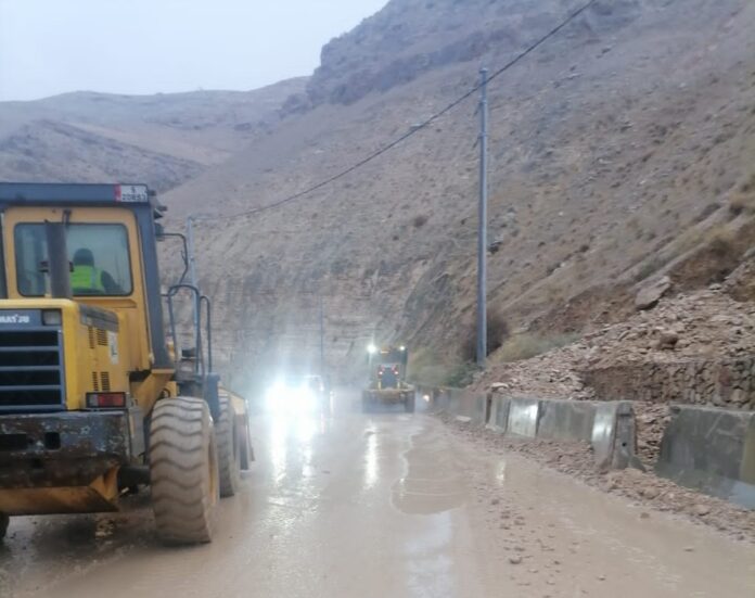 الأشغال تتعامل مع البلاغات والملاحظات الواردة لغرفة العمليات المتعلقة بالحالة الجوية الأشغال تتعامل مع البلاغات والملاحظات الواردة لغرفة العمليات المتعلقة بالحالة الجوية