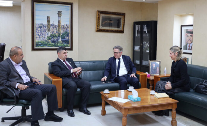 الدويري يبحث مع السفير الفرنسي عددا من المشاريع - تفاصيل