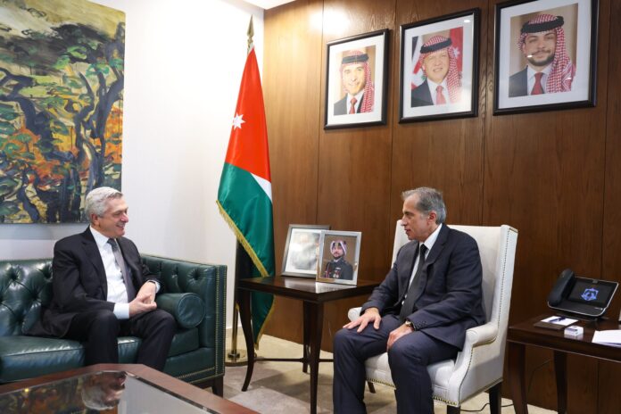 حسان يؤكد ضرورة تهيئة ظروف العودة الطوعية والآمنة للاجئين السوريين حسان يؤكد ضرورة تهيئة ظروف العودة الطوعية والآمنة للاجئين السوريين