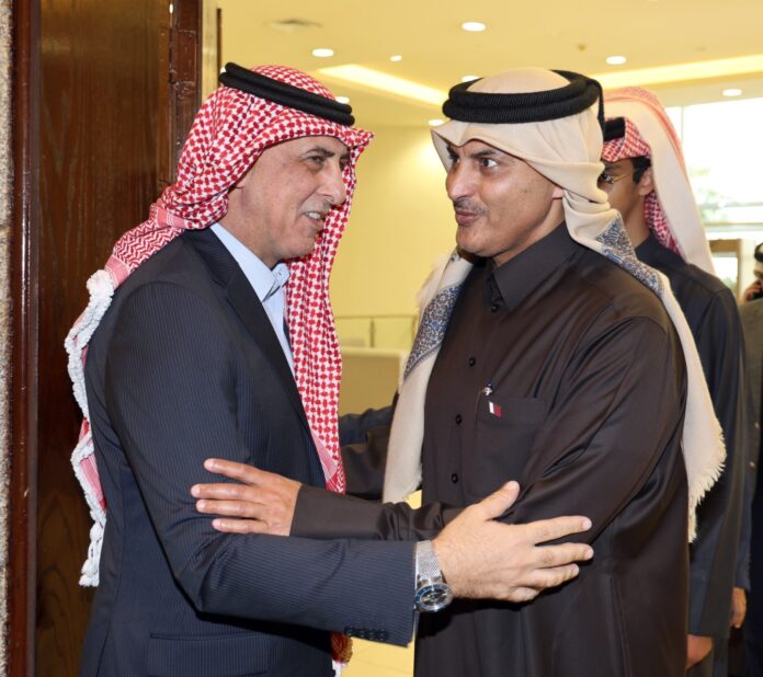 السفير القطري يعزي قبيلة العدوان