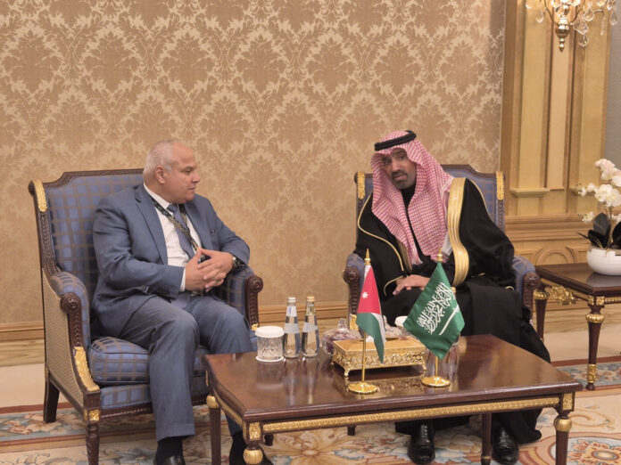 البكار يبحث ملف تشغيل الأردنيين بالقطاع الخاص السعودي